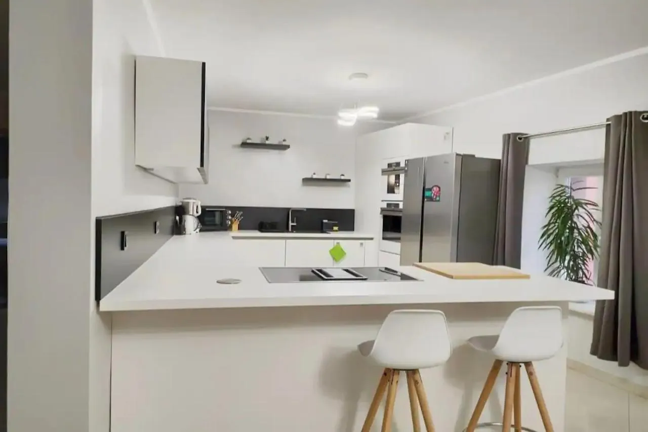 Modern 3 Bedroom Apartment Near Useldange Castle